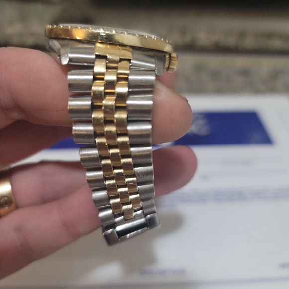 Rolex 36mm with diamond bazel - Picture 10 of 17